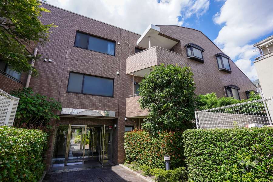 エクレールガーデン世田谷松原の外観（南東側から）