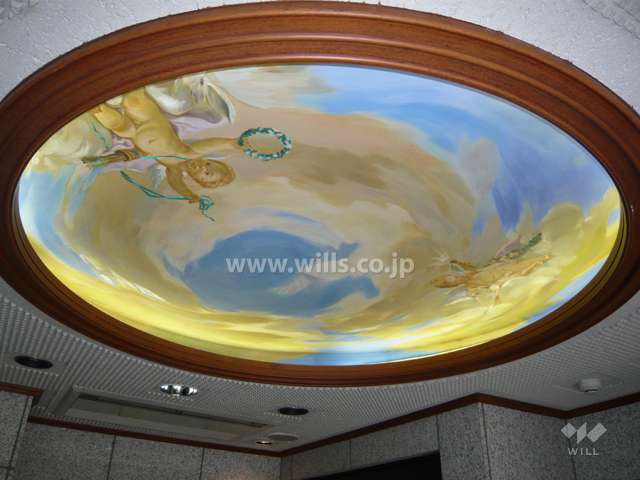 エントランスホール天井にある絵画