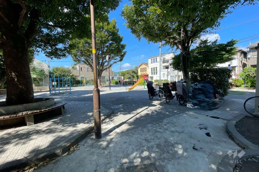 敷地に隣接する松原公園