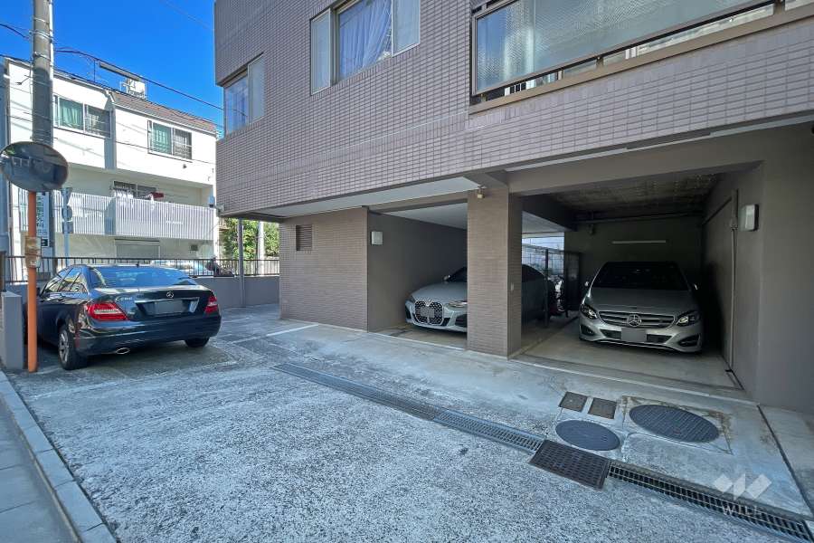 敷地内駐車場（屋内・屋外平面式）