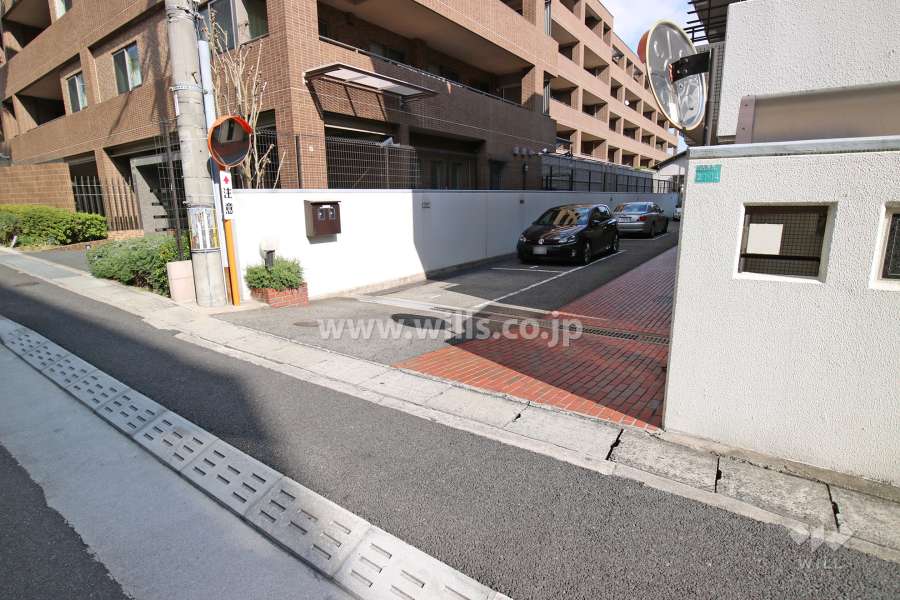 駐車場の出入り口