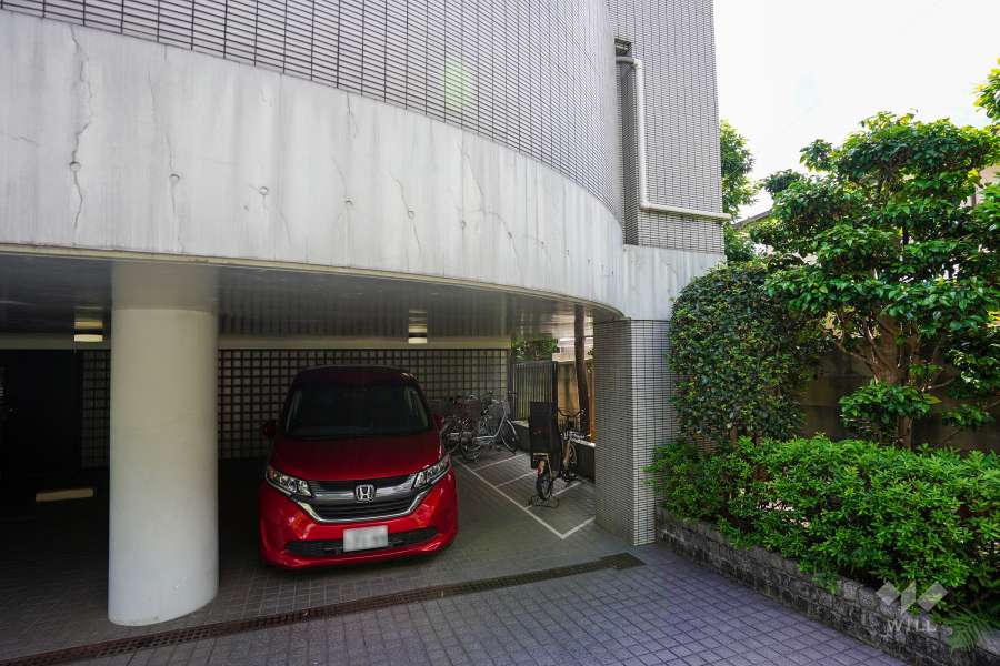 敷地内駐車場（屋内平面式）・駐輪場