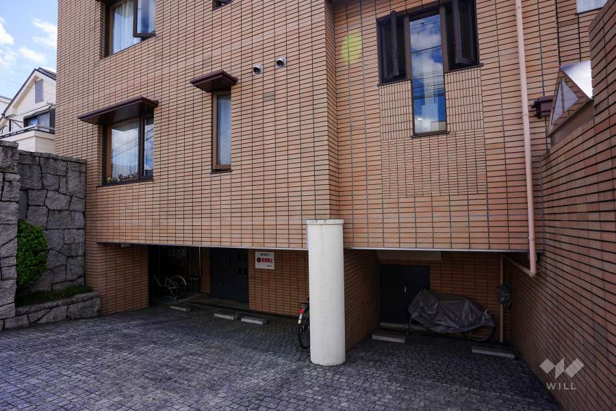 敷地内駐車場（屋外平面式）・駐輪場