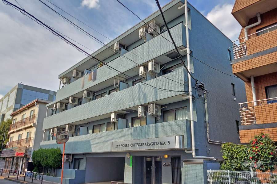 スカイコート世田谷千歳烏山第５の外観(南側から)
