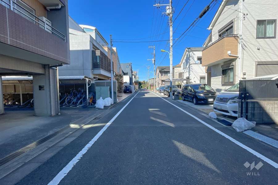 敷地東側の前面道路