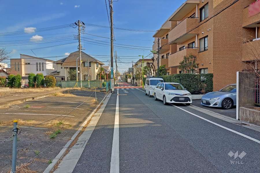 敷地北東側前面道路(北西側から)