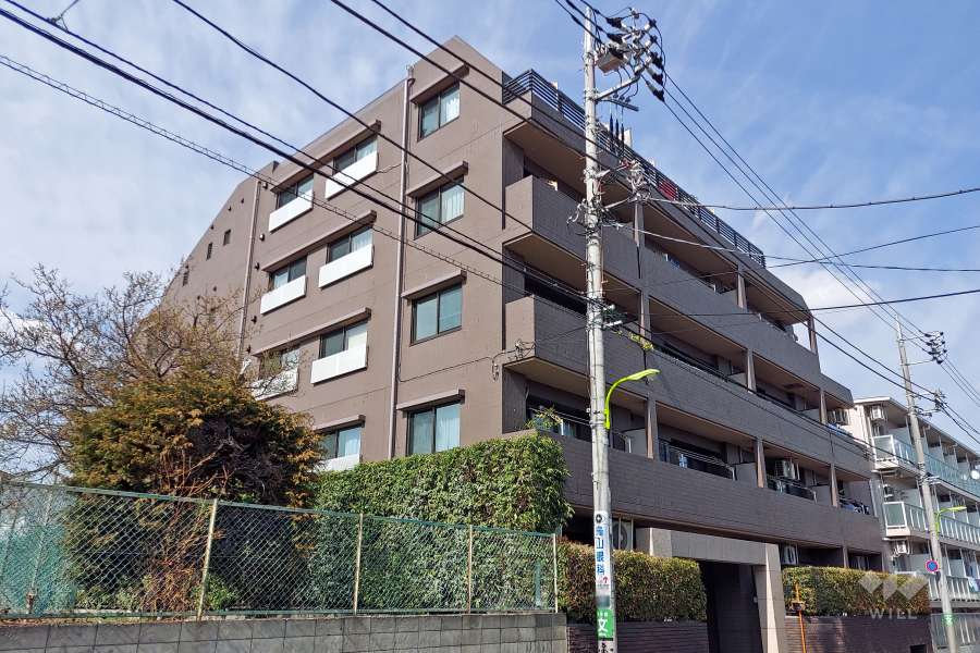 ホームズ烏山の外観（南側から）