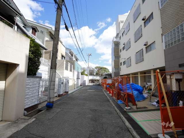 敷地北側の前面道路