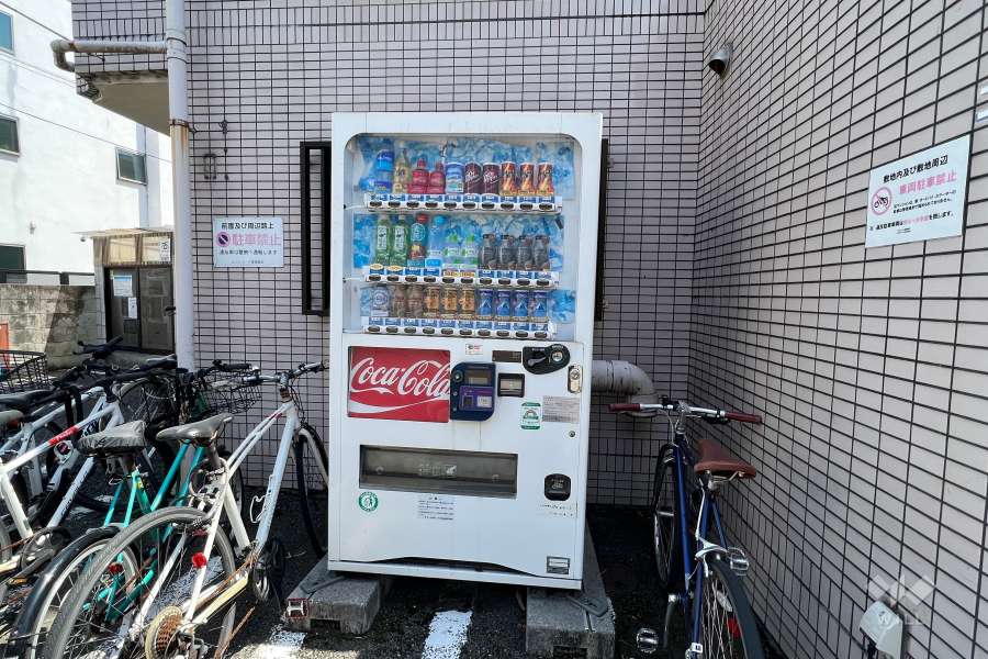 敷地内にある自動販売機