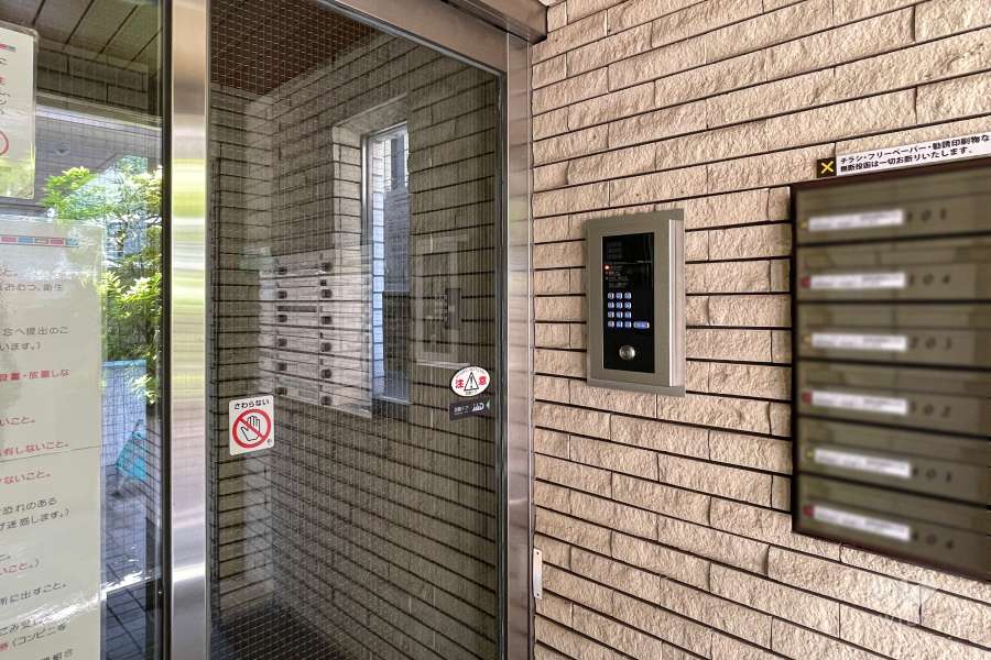 エントランスはオートロック付きです