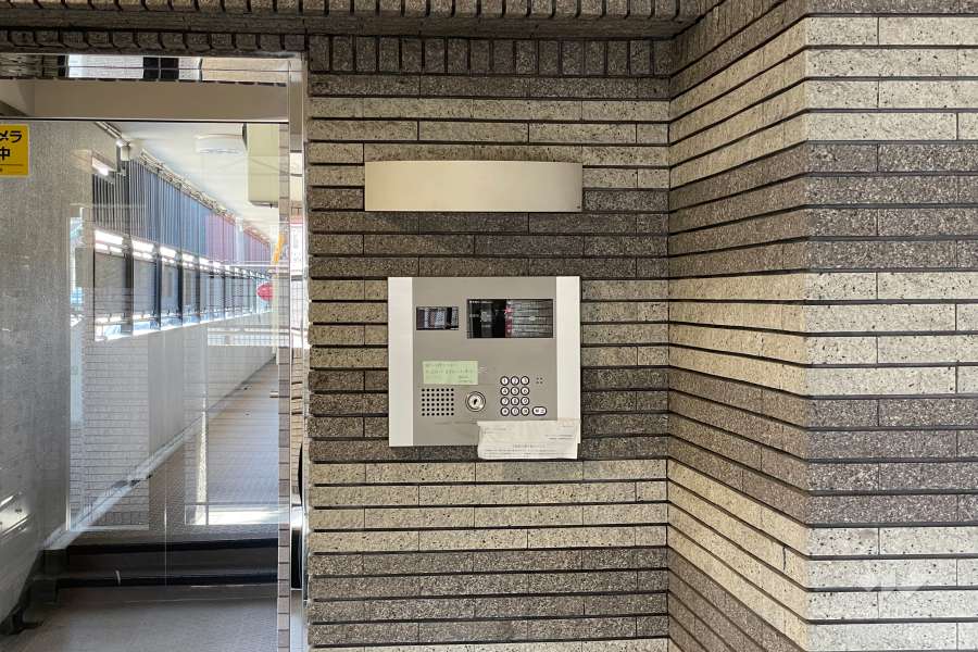 エントランスはオートロック付きです