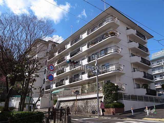 芦屋東山町アーバンライフの外観（東側から）