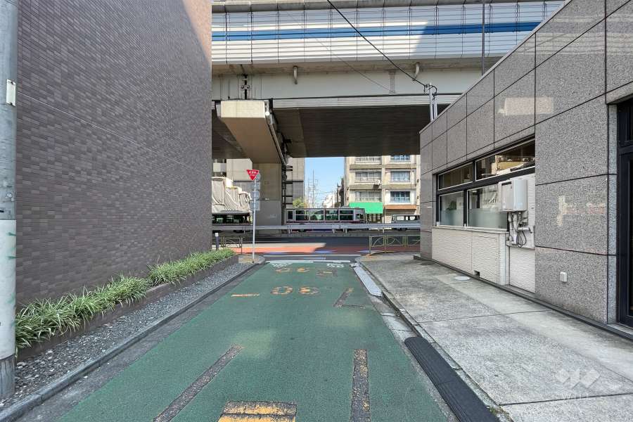 敷地南西側の前面道路