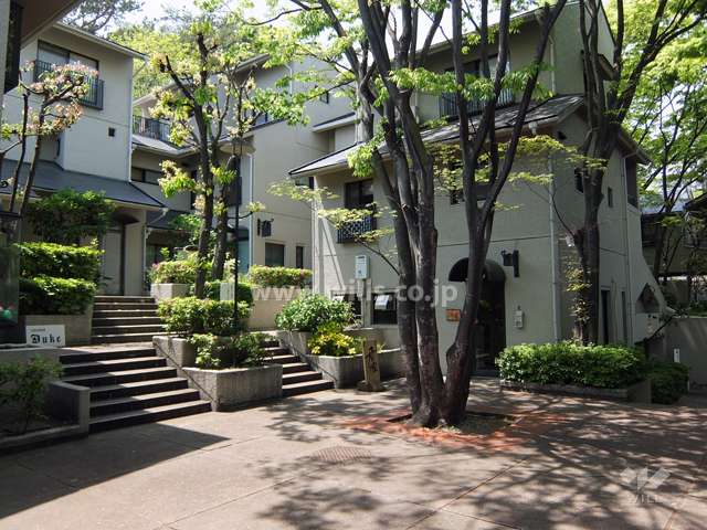 店舗棟の中庭
