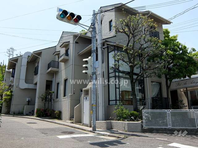 店舗棟の建物外観（北東側から）