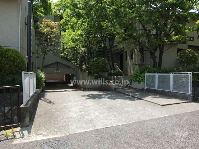 駐車場出入り口
