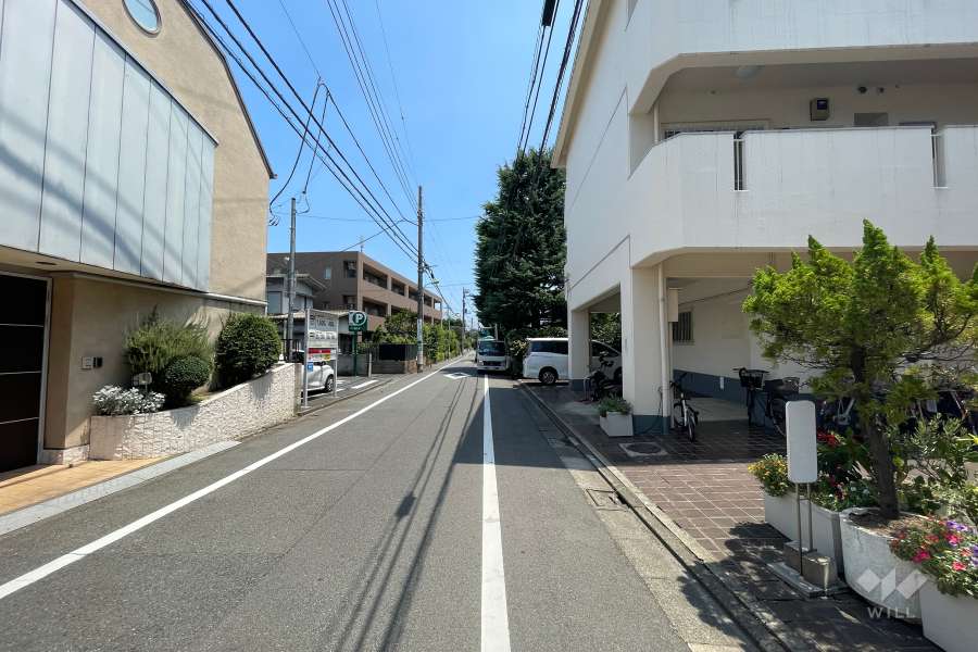 敷地北東側の前面道路
