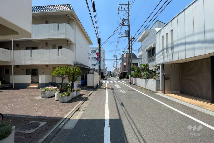 敷地北西側の前面道路