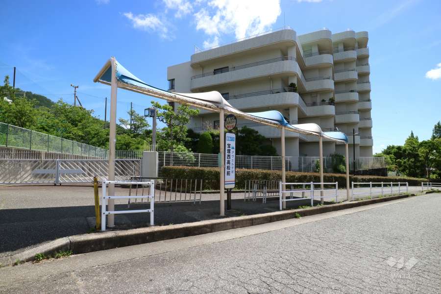 5番館の西側にあるバス停