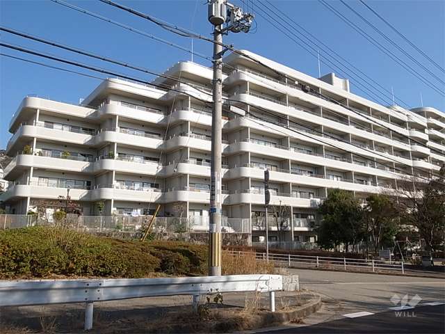 阪急逆瀬台アヴェルデ5番館の外観（北西側から）