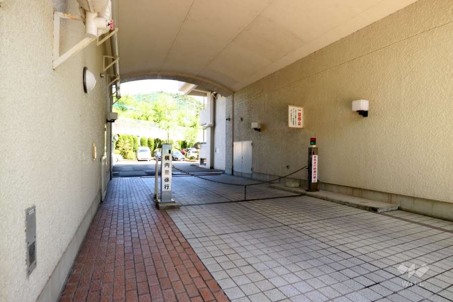 駐車場の出入り口（ロボットゲート付き）