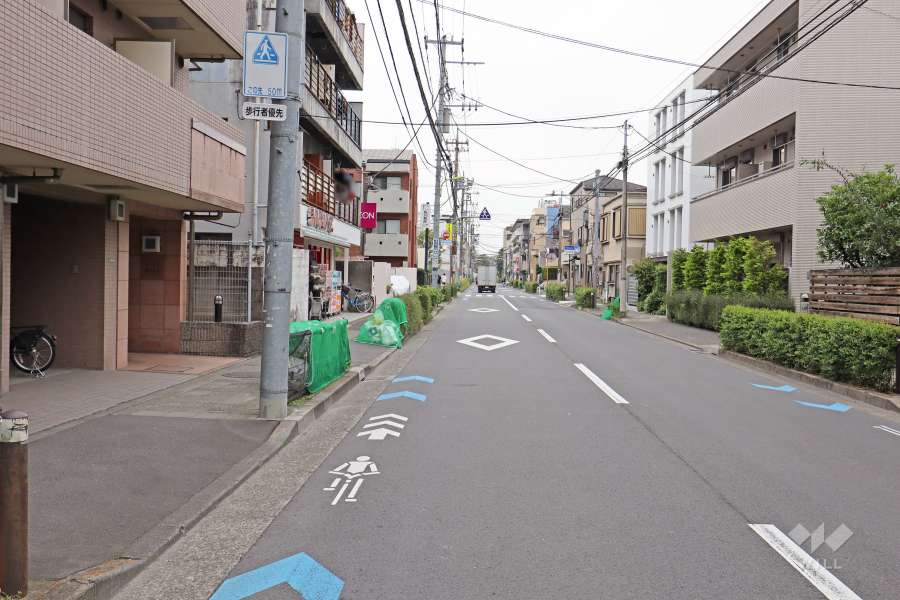 敷地北西側の前面道路