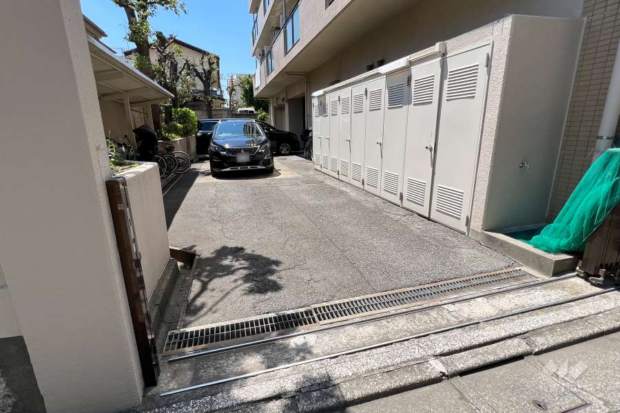 駐車場の出入り口