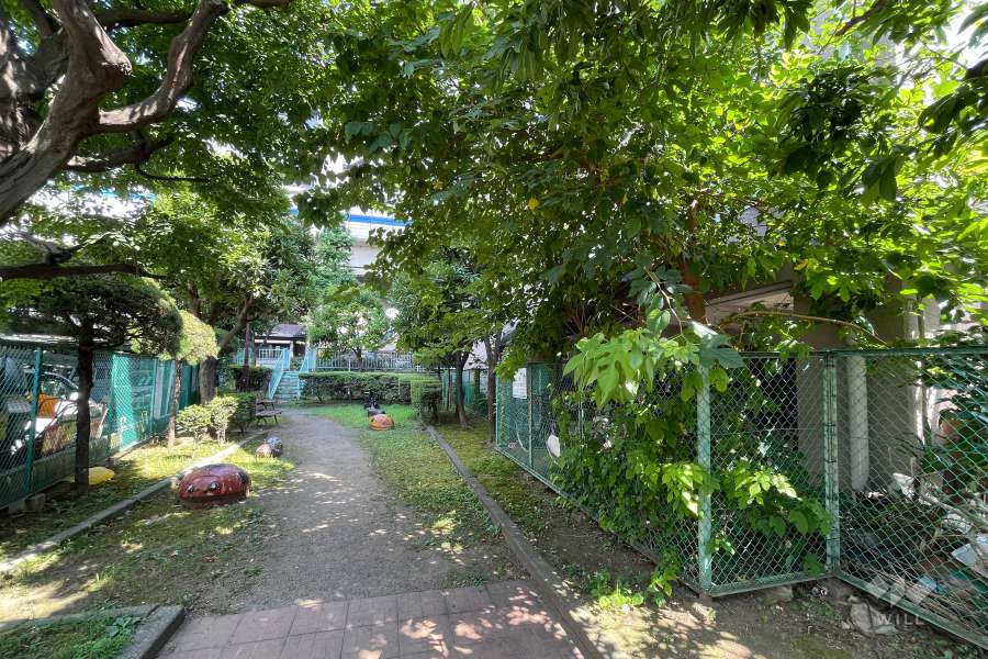 隣接する『上馬二丁目公園』