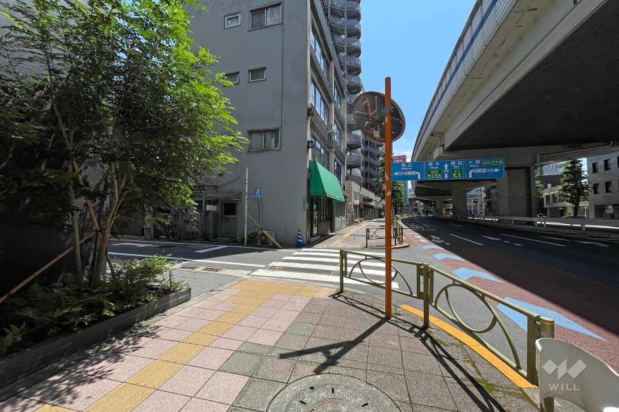 敷地北西側の前面道路　　　