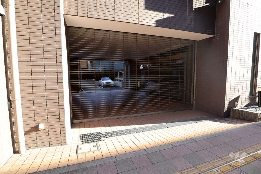 駐車場の出入り口（リングシャッター付き）