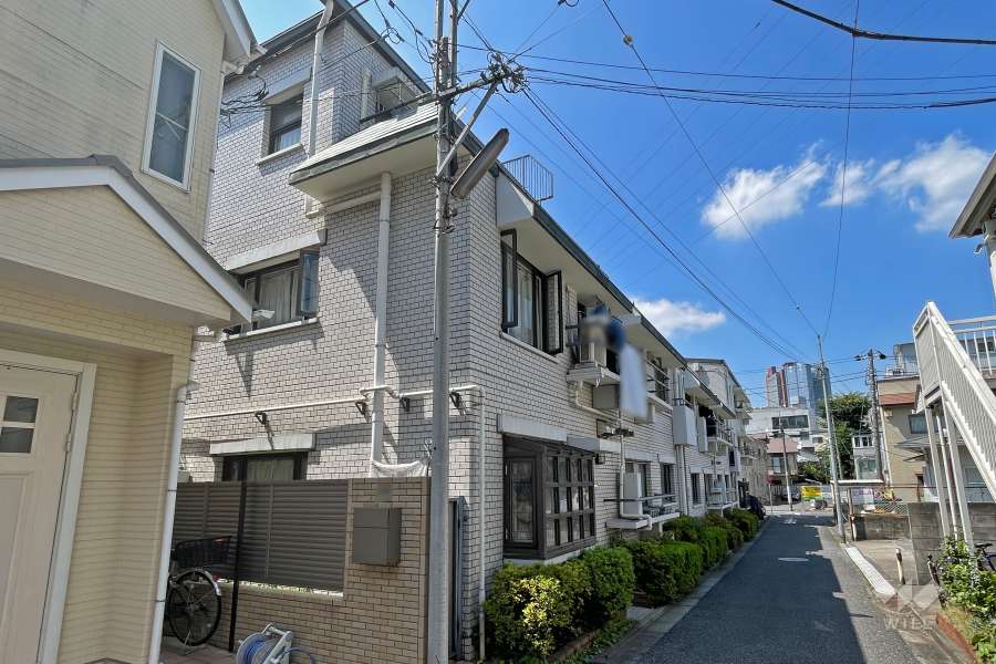 中銀上馬マンシオンの外観（南東側から）