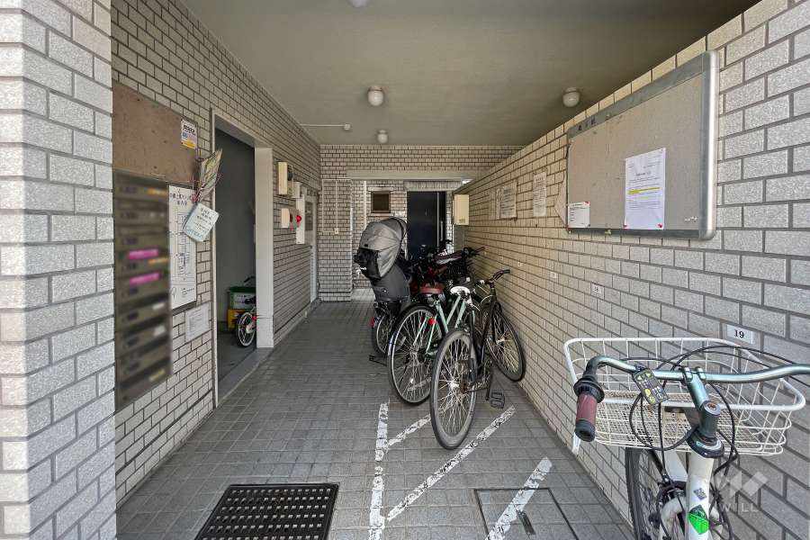 共用ポスト、駐輪場