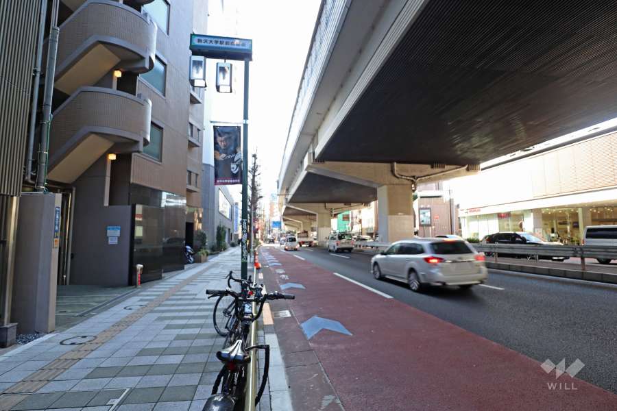 敷地北側の前面道路(東側から)