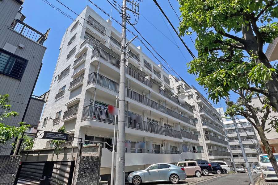 上馬フラワーホームの外観(南東側から)