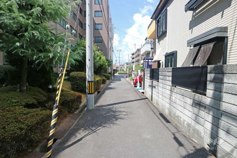敷地北側の前面道路