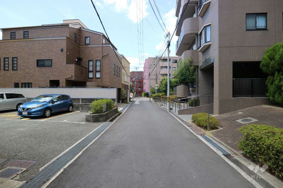 敷地南側の前面道路