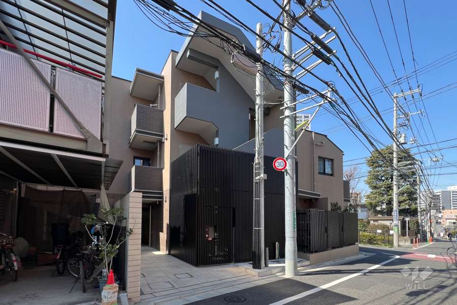 オープンレジデンシア三軒茶屋の外観(南東側から)