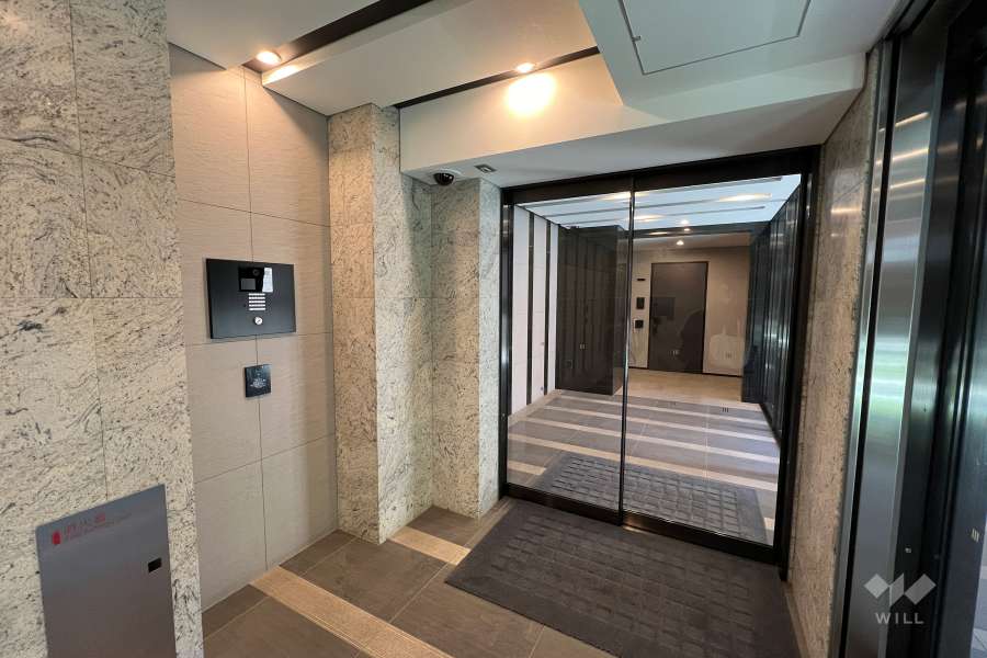 エントランスはオートロック付きです。