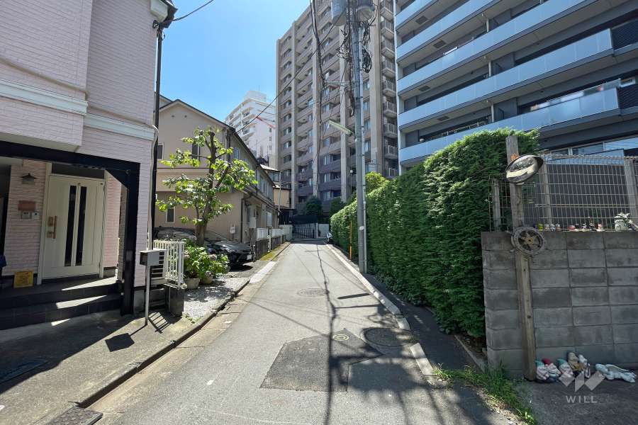 敷地南東側の前面道路