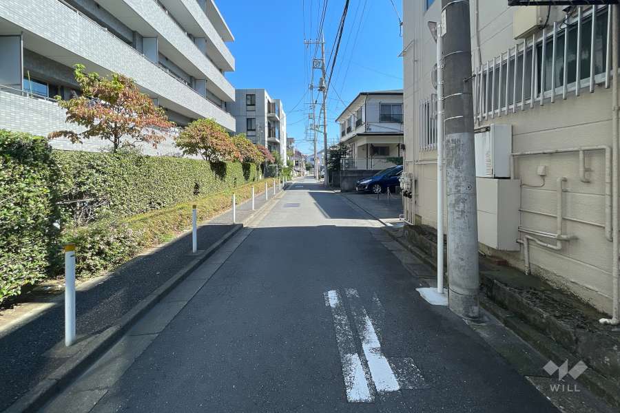 敷地南側の前面道路