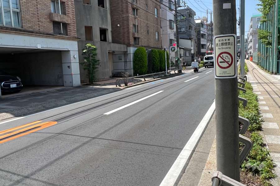 敷地北側の前面道路(東側から)