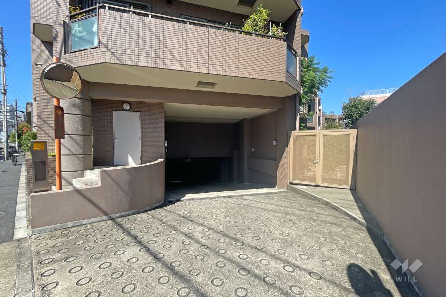 地下駐車場の出入り口