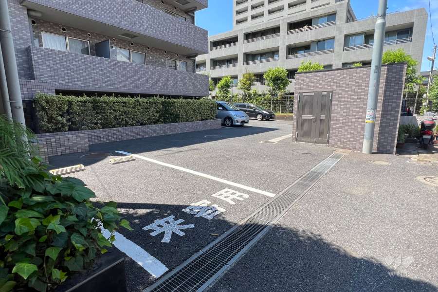 駐車場の出入り口