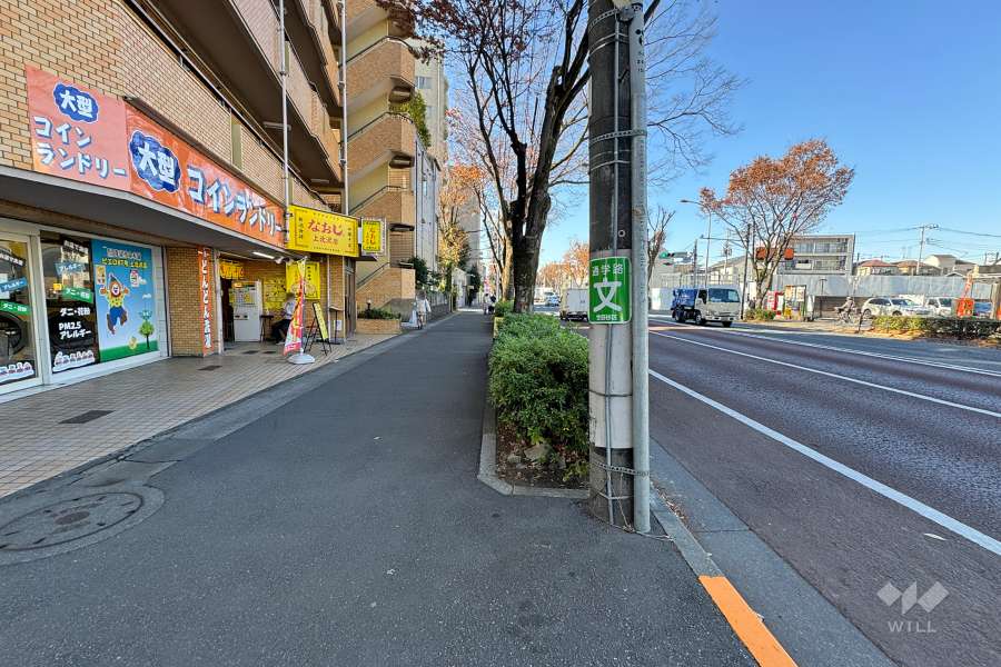 敷地北側の前面道路