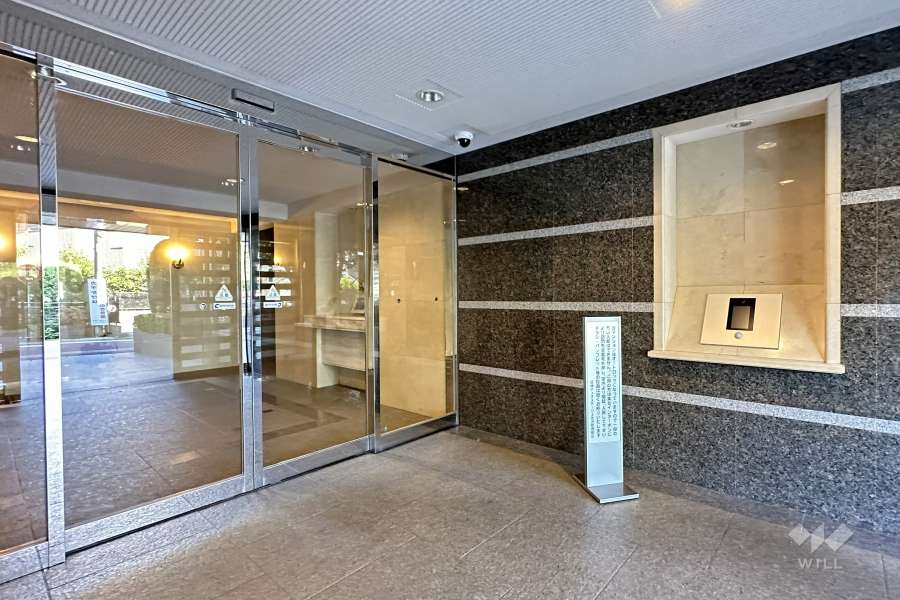 エントランスはオートロック付きです。