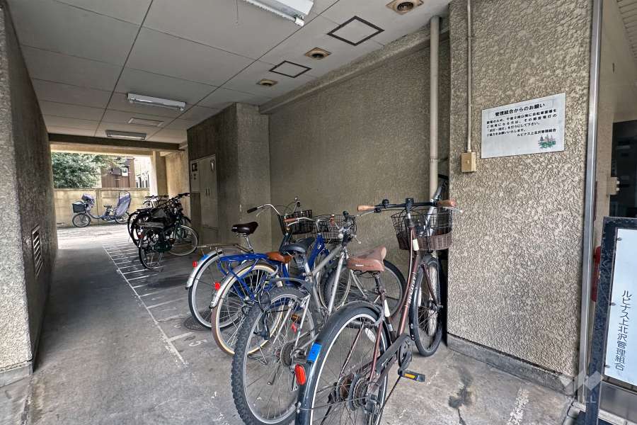 屋内に設けられた駐輪場