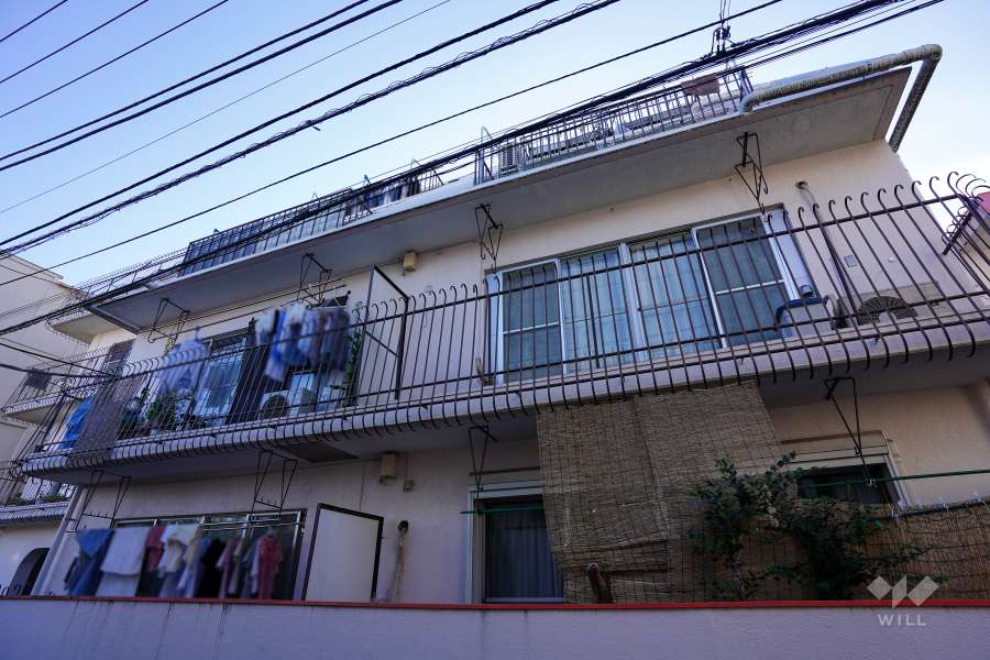 北斗スターマンション上北沢の外観（東側から）