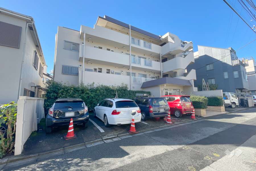 上北沢ヒミコマンションの外観（北東側から）