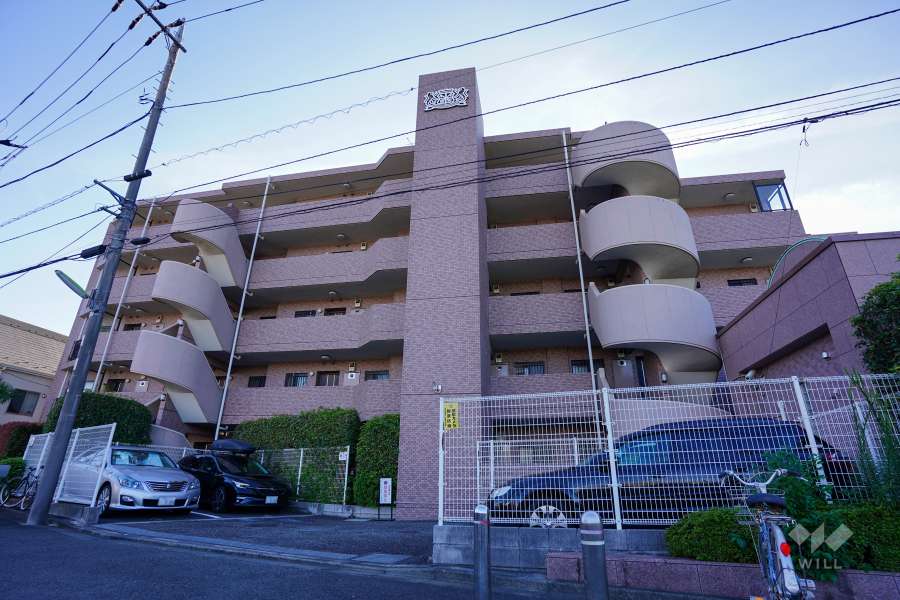 ライオンズガーデン上北沢の外観（東側から）