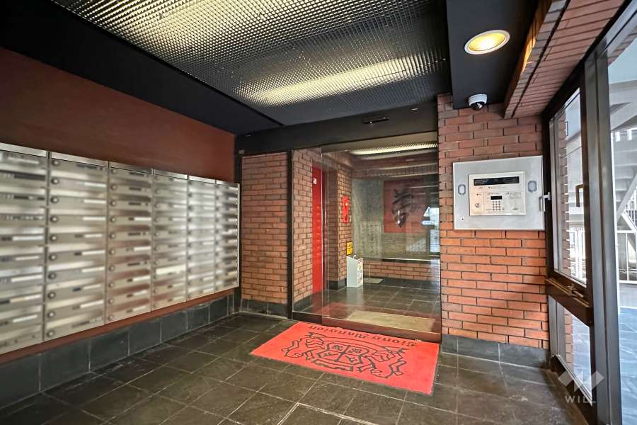 エントランスはオートロック付きです。